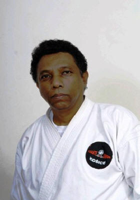 Tréner
