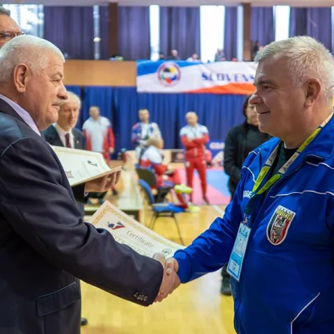 Odovzdal čestný prezident SZK Tibor Mikuš
